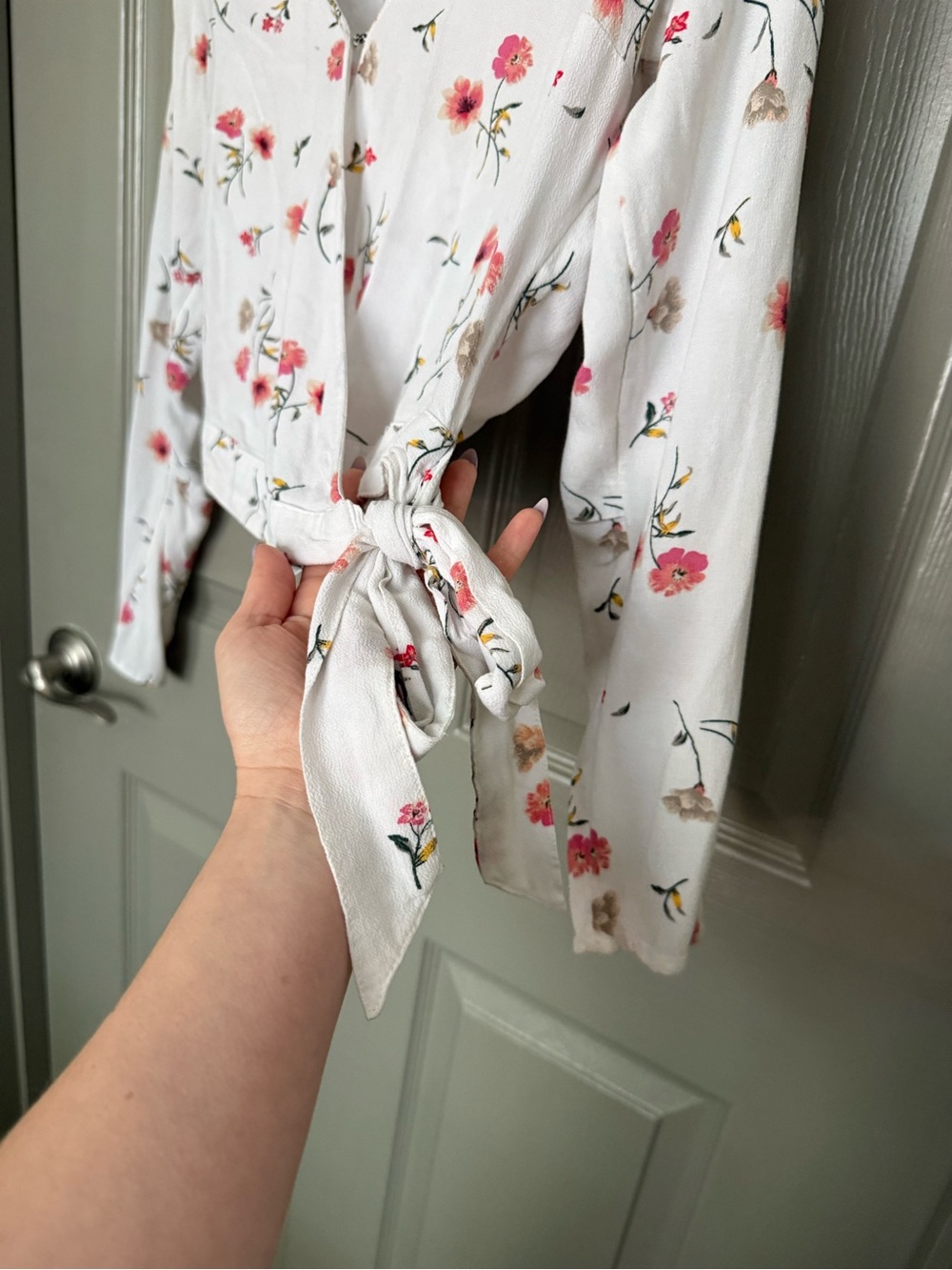 Hollister Cream Wrap Blouse with Pink Floral Print - Picture 4 of 4